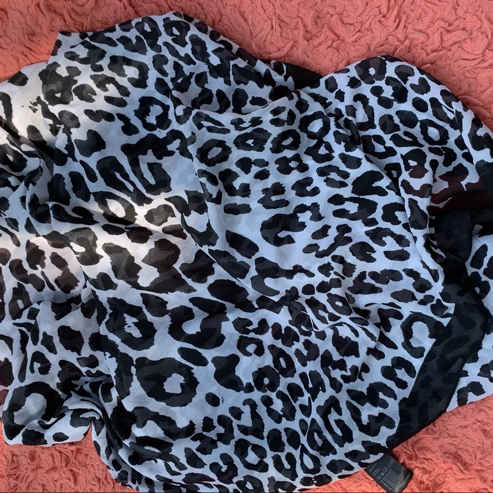 H&M Scarf - Picture 3 of 3